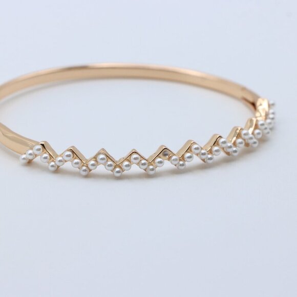 Elegant Rose Gold Zigzag Pearl Bangle with Modern Chic Appeal, XPBL0464 - Picture 2 of 11